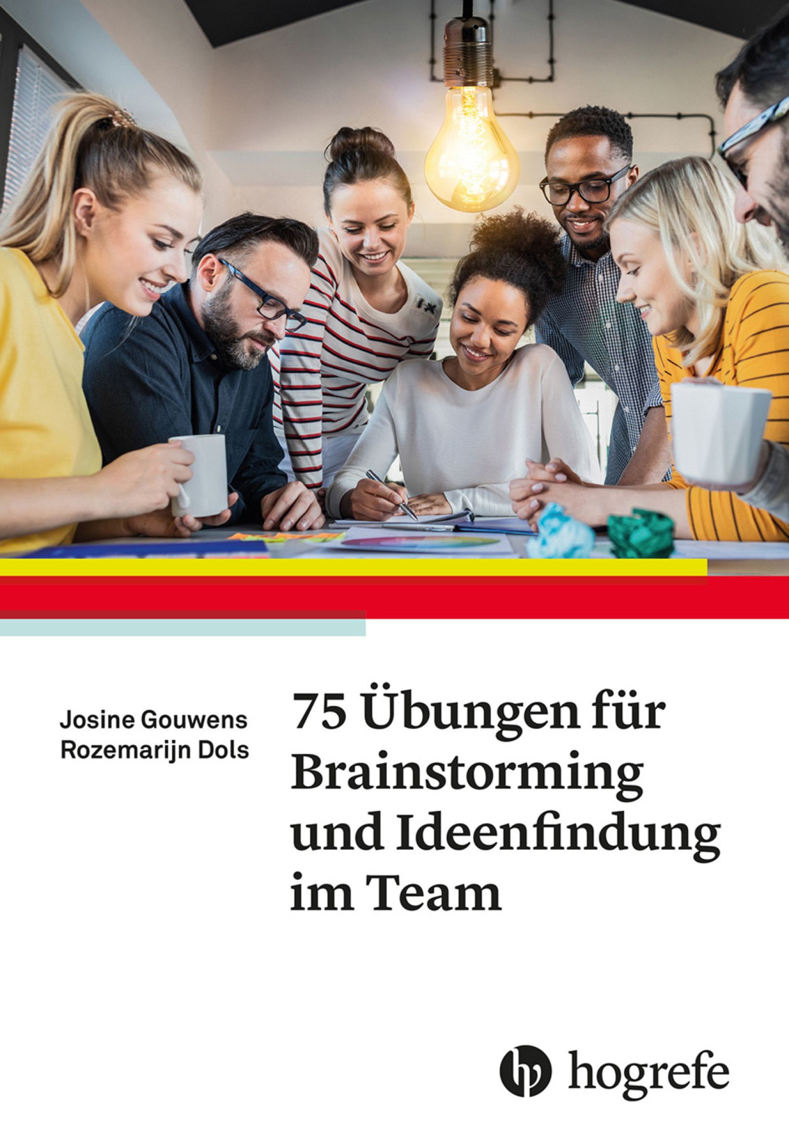 Ein Team arbeitet kreativ an einer Lösung - darunter der Titel "75-Übungen für Brainstorming und Ideenfindung im Team"